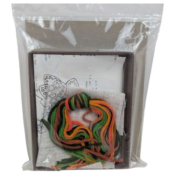 VTG Stitchkins Studio 12 Flame Violet Crewel Embroidery Kit #1760 w/ Frame NOS - Picture 5 of 5